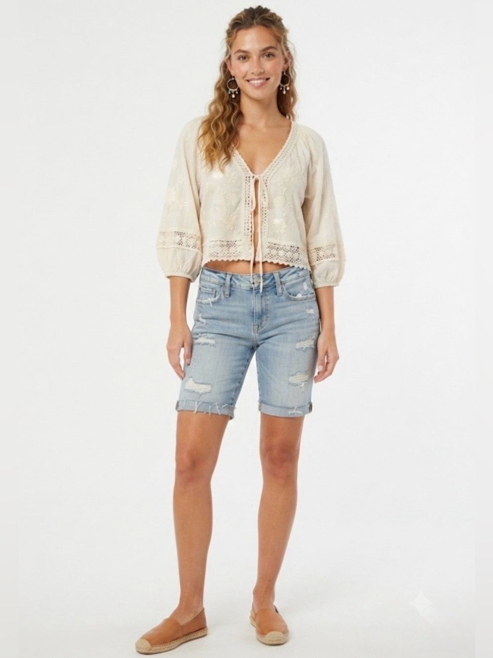 Abercrombie & Fitch Mid Rise Distressed Denim Bermuda Shorts Size 6 / 28